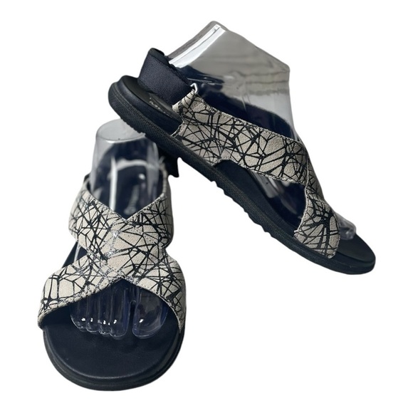 Merrell Women’s Around Town Sunvue Strap Back Sandals - Picture 3 of 9